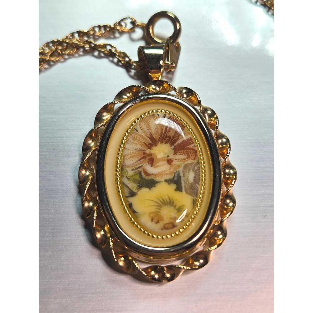 Vintage Floral Cabochon Pendant Necklace Gold Tone Rope Chain 18" Botanical